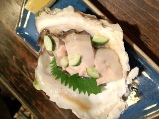 活魚料理いしかわ - 岩牡蠣を塩レモンでどうぞ・・・