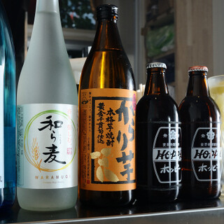 お酒もバラエティ豊かにご用意。仕事帰りのサク飲みにもどうぞ！