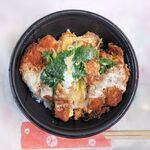 蕎麦とソースカツ丼 みのやさくら亭 - ４元豚の卵とじカツ丼 980円 ※テイクアウト（みのや さくら亭）