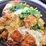 蕎麦とソースカツ丼 みのやさくら亭 - ４元豚の卵とじカツ丼 ※カツのアップ（みのや さくら亭）
