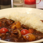 Maikari Shokudou - 煮込みダブル牛すじカレー 大盛(激辛・揚げ茄子＆トマト煮込みトッピング)アップ