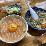 みなと食堂 - 平目漬け丼+せんべい汁+お新香