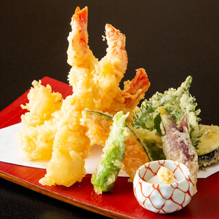 地元の食材や旬菜で仕上げる一品料理もおすすめ