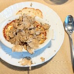 La Brianza - トリュフグラタンピエモンテ風。お店の人気スペシャリテ、何度もいただいているけどまだまだ飽きていません〜 季節によってトリュフの色や香りが変わっていくのも楽しみの一つ。サマートリュフは断面が白っぽいの