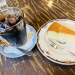 ヴェルデ - アイスコーヒー ¥600- ベイクドチーズケーキ ¥300-