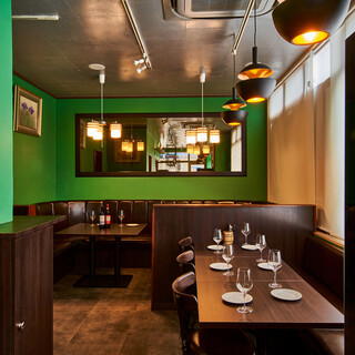 A space where you can relax and enjoy delicious cuisine from around the world.