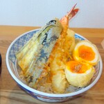 Tenpura Nonoka - 『室伏天丼』(えび￥220、いか￥120×2、キス￥150、半熟たまご￥120、なす￥90) 　＆たれかけ御飯(並)￥165