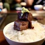オカダ食品株式会社 - サイコロステーキ with 山葵 オンザライス