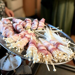 オカダ食品株式会社 - 薄切り豚バラ 野菜肉巻き