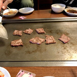 オカダ食品株式会社 - カイノミ 焼肉カット 焼き焼き風景