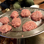 オカダ食品株式会社 - 粗挽き牛ミンチ ハンバーグ