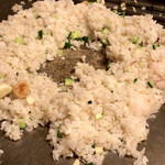 オカダ食品株式会社 - ガーリックチャーハン作成風景