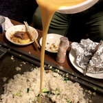 オカダ食品株式会社 - ガーリックチャーハン作成風景