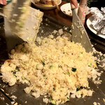 オカダ食品株式会社 - ガーリックチャーハン作成風景