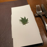 アカ - テーブル