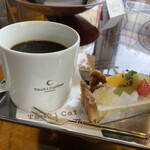 Tsuki Cafe - 