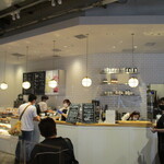 DEAN & DELUCA CAFE - 