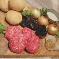 焼肉うしごろ 新宿三丁目店 - 厳選和牛のスライダーバーガー トリュフチーズソース