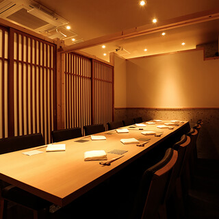 大きな個室にも対応できるため団体様でも楽しくお食事が可能です。