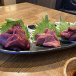 Tosaka - 馬刺し／さくら肉三点盛り（税込1,078円）左手からヒレ、霜降り、赤身