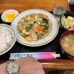 憩 - ＜再訪＞ 今回は野菜炒め定食830円 に。ボリゥムがハンパない！^^;;