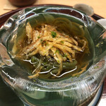 松川 - 風情のある氷の器には季節感を演出する笹の葉を練り込んだ冷麦(^^)またこれが素晴らしい腰の冷麦で♪堪りませんね！