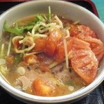 麺ぽーかろぅ - スープぶっかけ後。麺が乗ってる(^_^;)