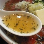 麺ぽーかろぅ - バジル浮いちゃってるスープ。めちゃウマい