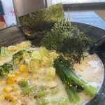 らーめんまいど - 前述のスープと麺に、海苔2種、小松菜、枝豆、コーン、ブロッコリー(だったかな)。どれもお味が濃い(自然の力強さ)。何かで強引に味わいをつけることもなく、本当にそのまま完成されている。バランス感覚凄い！