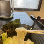 らーめんまいど - この麺、食感もお味も、本当に美味( ⸝⸝⸝ᵕᴗᵕ⸝⸝⸝ )໒꒱· ﾟ
      (写真撮るの忘れて大分頂いちゃった後です、お見苦しかったらごめんなさい^^;)