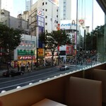 渋谷西村 フルーツパーラー - 道玄坂を眺めながら のんびり。