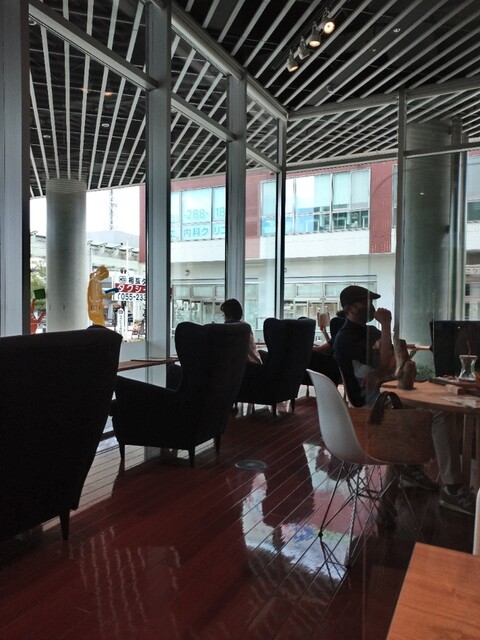 図書カフェ By 白州 山の水農場 甲府 カフェ 食べログ