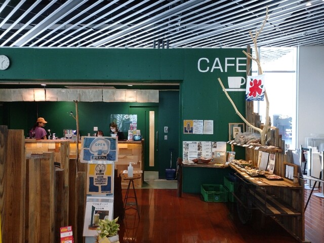 図書カフェ By 白州 山の水農場 甲府 カフェ 食べログ