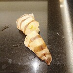 菊水鮓 - 食べやすく切られた車エビ