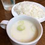 TORAのお肉屋さん - スープ。この日は牛白湯。おかわり自由