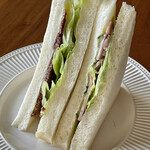 ぱんと洋菓子 オリムピックパン - 王道の三角サンドはハム＆レタスとコーンビーフ＆レタスでした