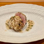 f - 桜豚のポルペットの下にいさじゃと紅の夢のソースを敷き上から茗荷を振りかけるなんて！