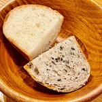 f - プレーンと胡麻の自家製パンも小麦粉の香りが素晴らしくて＆美味しくてもっと食べたかったよ