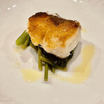 f - アラのソテーにはコラトゥーラで炒めた空芯菜が敷いてありました　またびっくり！