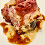 f - 岩牡蠣と玉葱の皮で作った甘味と旨味が爆発しているソースに完全にやられました　美味しい以外の言葉が出てこないのが悔しいです