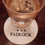 バー パドロック - マッカラン18年　ロックで。