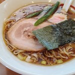 かまや食堂 - チャーシューを崩して麺に絡ませて頂きます。