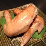 創作料理と進化鍋 すだち - 阿波尾鶏の手羽はプリップリでジューシー！