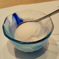 活伊勢海老料理 中納言 神戸三宮本店 - お口直しの氷菓子（柚子シャーベット）