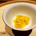 温石 - コリンキーの胡麻酢あえ。胡麻の香りと酢の塩梅が絶妙で大好きな一品。これを与えられたら、おとなしく一日中ポリポリしていられます。