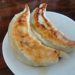 函館ラーメン藍 - 餃子のサイズは大ぶり
