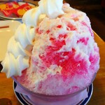 Komedako Hiten - イチゴかき氷ミニ、ソフトクリーム、練乳トッピング(税込620円)