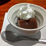 灼味噌らーめん 八堂八 - 水ようかんに生クリーム添え 100円