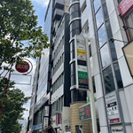 横浜家系 侍 - 大通り沿いにあります