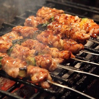 土佐備長炭でじっくり焼き上げる！焼鳥